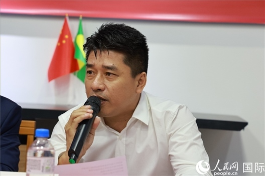 巴西中國浙江商會會長鄭俠茂在座談會上致辭。人民網(wǎng)記者 陳海琪攝
