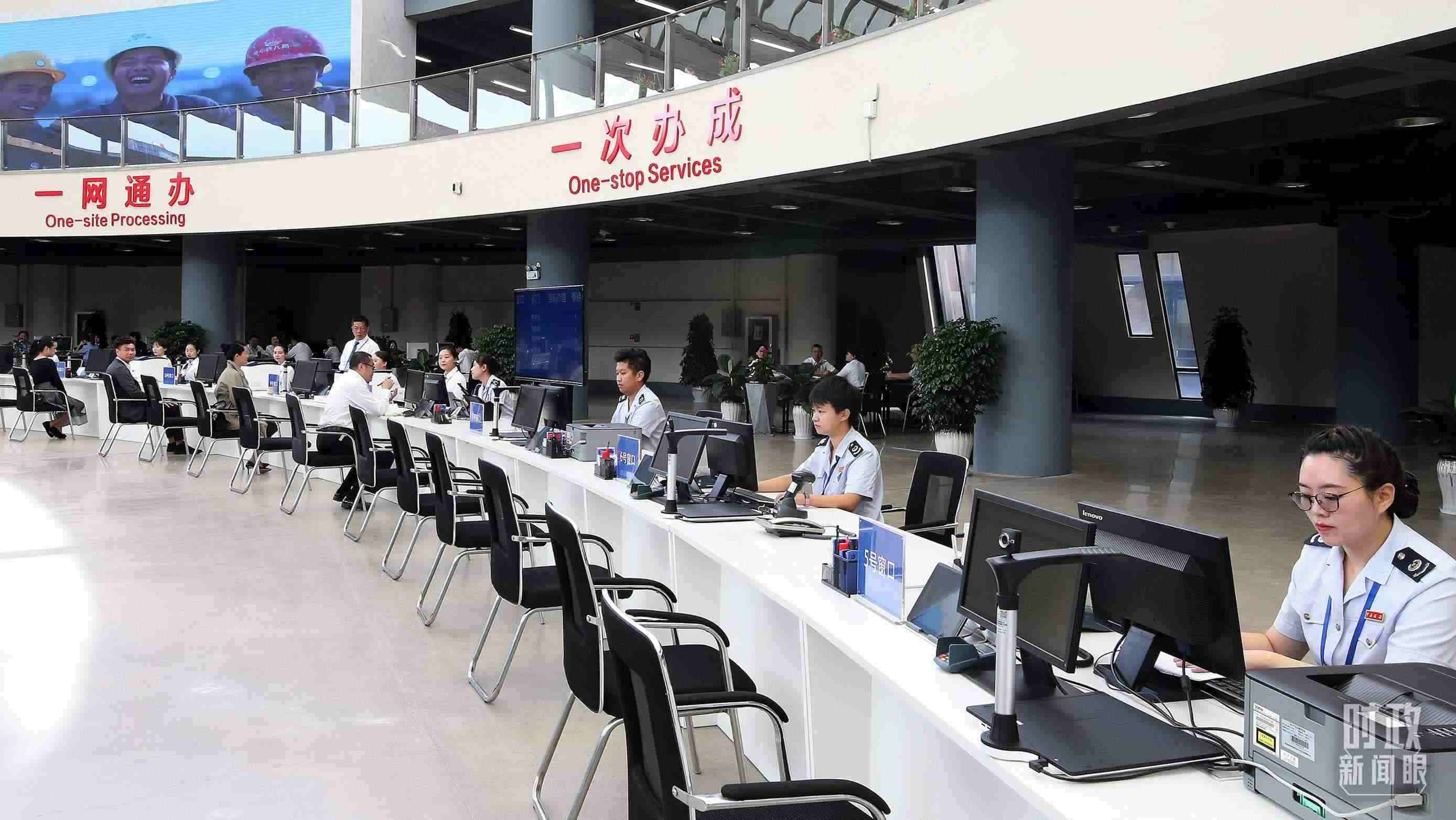 △中國（云南）自由貿(mào)易試驗區(qū)昆明片區(qū)綜合服務(wù)中心。（圖/視覺中國）