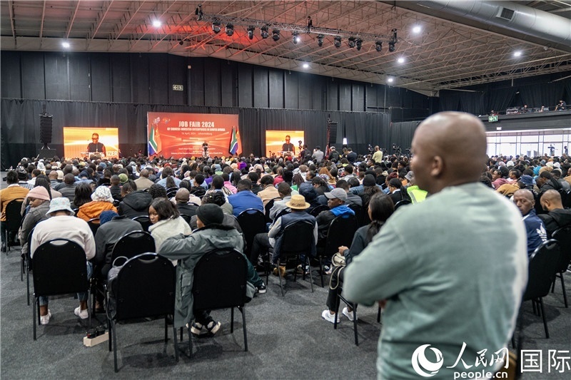 2024年中資企業(yè)招聘大會(huì)現(xiàn)場(chǎng)。 人民網(wǎng) 希拉茲攝