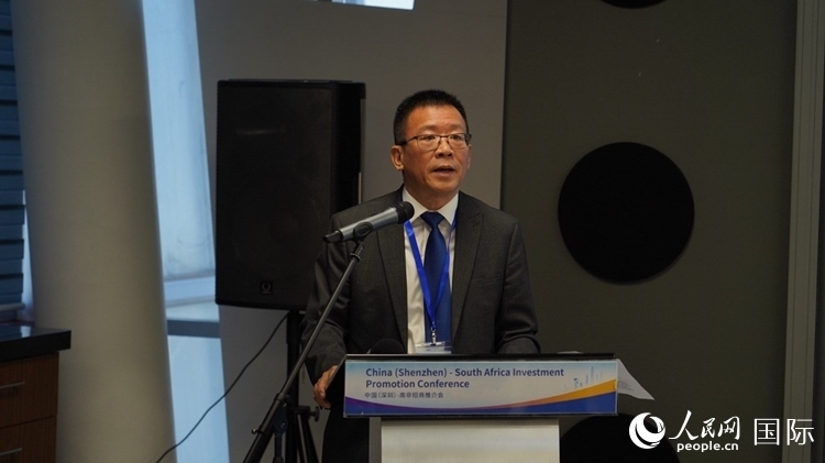 南非中國經(jīng)貿(mào)協(xié)會會長、中國銀行約翰內(nèi)斯堡分行行長張朝陽致辭。人民網(wǎng) 劉暢攝