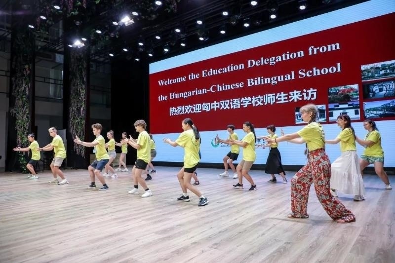 2023年7月，匈牙利匈中雙語學(xué)校師生代表團來到江蘇參加“錦繡江蘇”青年交流項目。