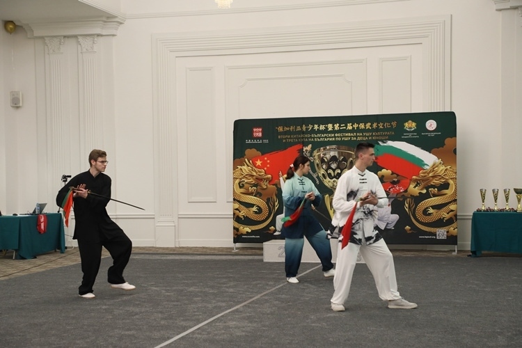 武術(shù)愛好者現(xiàn)場表演。索非亞中國文化中心供圖