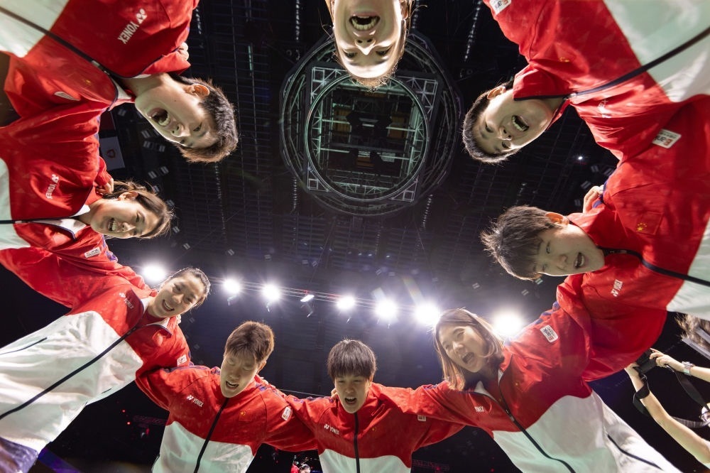 5月5日,中國隊在賽前互相鼓勵。新華社記者 江宏景 攝