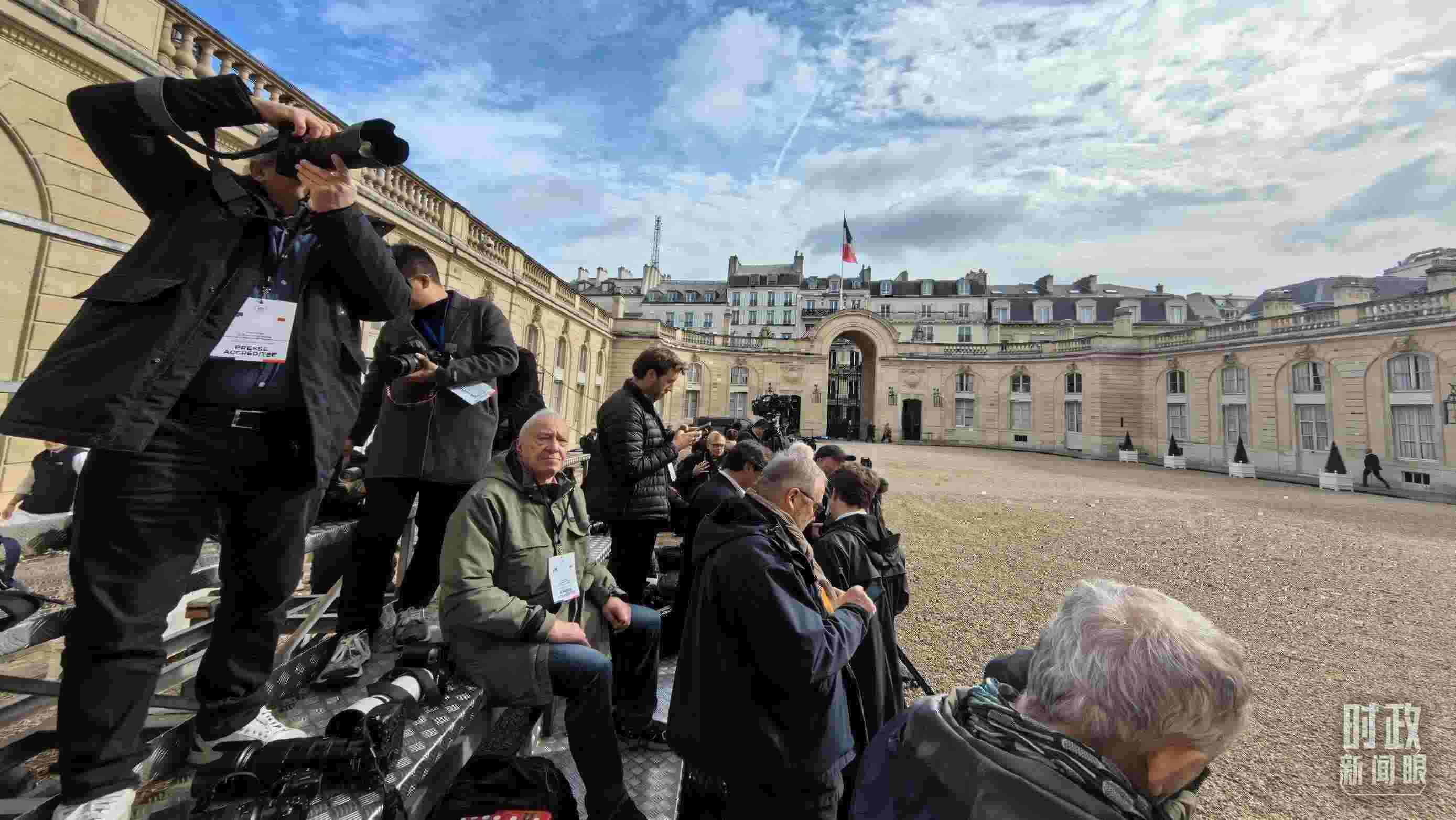 △媒體記者密切關(guān)注當(dāng)天活動。（總臺央視記者陸泓宇拍攝）