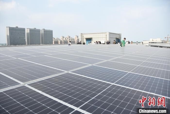 圖為中原人工智能計(jì)算中心的光伏項(xiàng)目。王宇攝