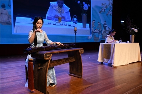 活動(dòng)現(xiàn)場(chǎng)茶藝古琴表演。新加坡中國(guó)文化中心供圖