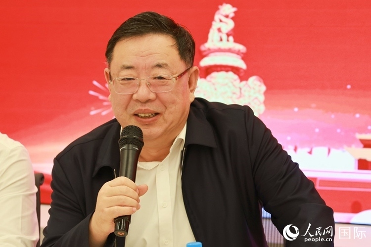 山東省泰安市委書(shū)記、市人大常委會(huì)主任楊洪濤在座談會(huì)上致辭。人民網(wǎng)記者 陳海琪攝