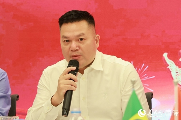 巴西和統(tǒng)會(huì)會(huì)長(zhǎng)張小春在座談會(huì)上致辭。人民網(wǎng)記者 陳海琪攝