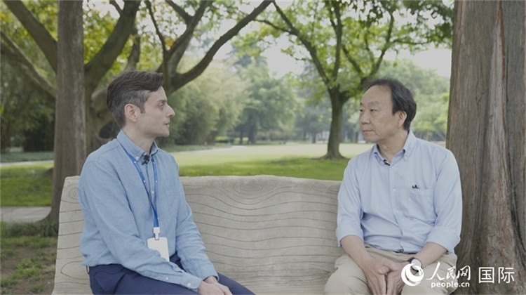 三星堆博物館館長雷雨接受人民網(wǎng)采訪。人民網(wǎng)記者 張榮攝