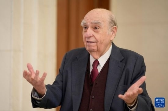  5月17日，烏拉圭前總統(tǒng)胡利奧·瑪麗亞·桑吉內(nèi)蒂在蒙得維的亞接受新華社記者專訪。新華社發(fā)（尼古拉斯·塞拉亞攝）