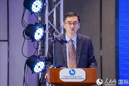 曼谷中國(guó)文化中心兼中國(guó)駐曼谷旅游辦事處主任闕小華發(fā)表演講。（普拉維攝）