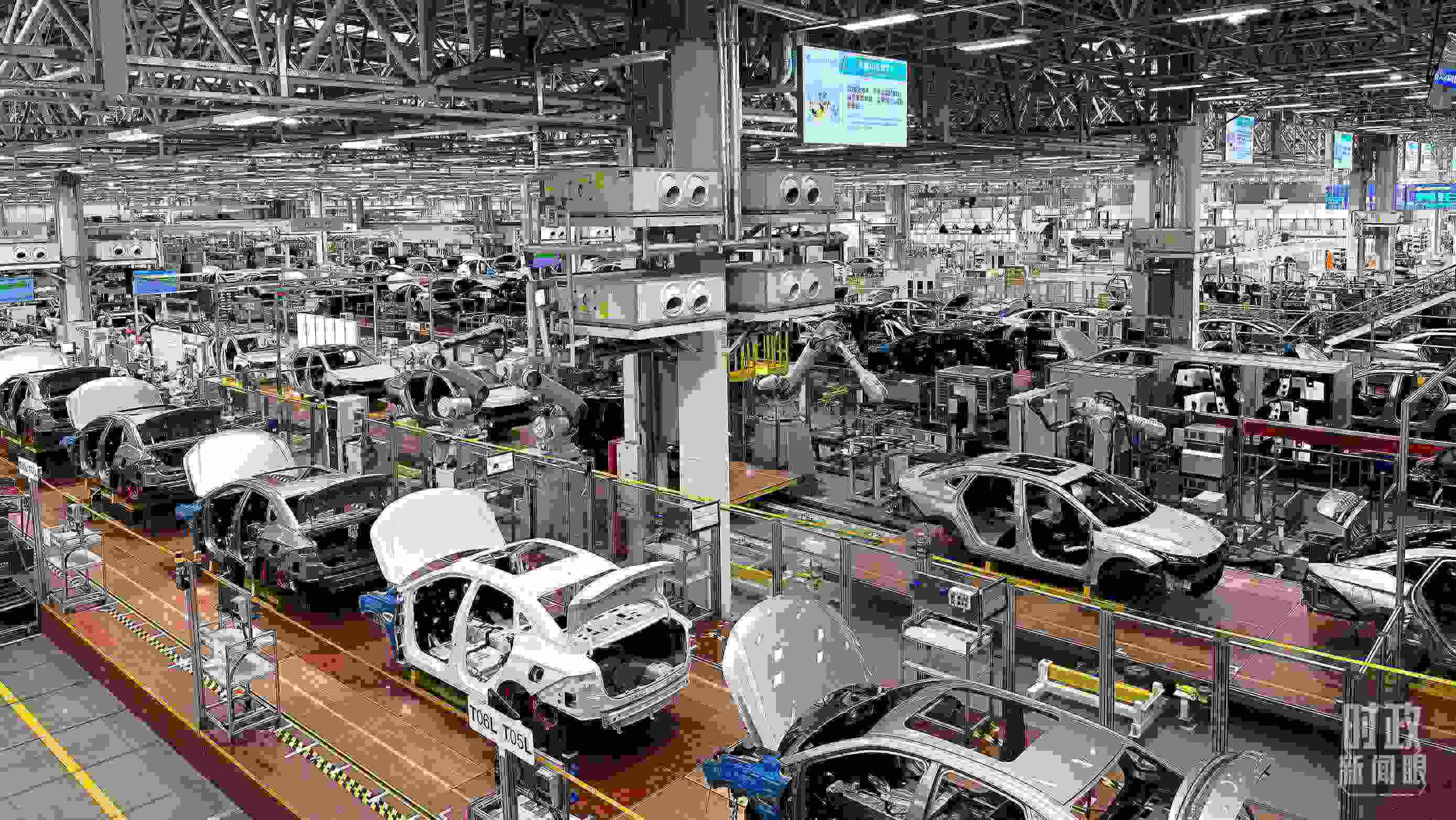 廣州廣汽埃安總裝車間智能生產(chǎn)線。2023年4月，習(xí)近平曾到這里考察。（總臺(tái)央視記者趙化拍攝）