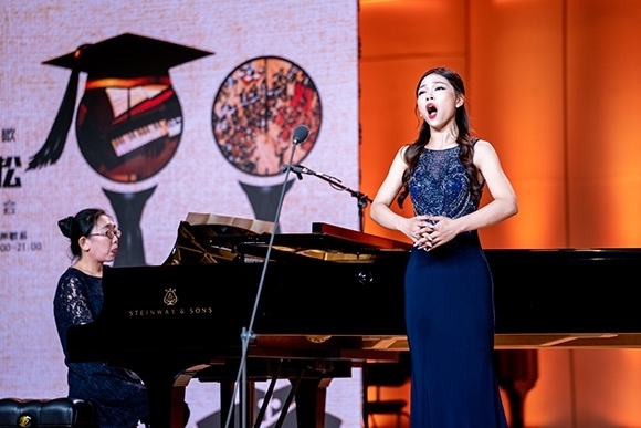 會(huì)議現(xiàn)場(chǎng)。學(xué)校供圖