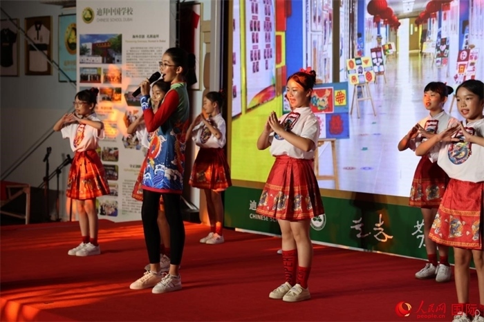 活動上，孩子們表演原創(chuàng)歌舞節(jié)目。人民網(wǎng)記者 張志文攝