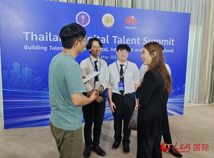 泰國國立法政大學(xué)學(xué)生接受本網(wǎng)采訪。李映民攝