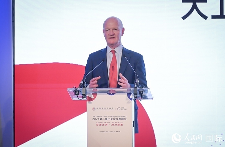 英國前負(fù)責(zé)大學(xué)與科研事務(wù)的國務(wù)大臣、英國皇家學(xué)會院士大衛(wèi)·威利茨致辭。人民網(wǎng) 郭錦標(biāo)攝