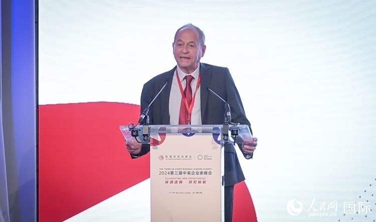 英國48家集團(tuán)俱樂部榮譽(yù)主席斯蒂芬·佩里致辭。人民網(wǎng) 郭錦標(biāo)攝