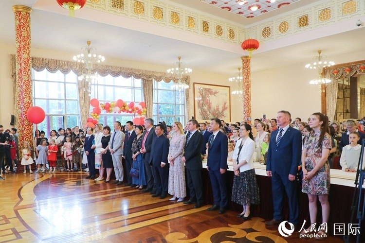 中國駐俄羅斯使館“六·一”兒童節(jié)大型招待會活動現(xiàn)場。人民網(wǎng)記者 隋鑫攝