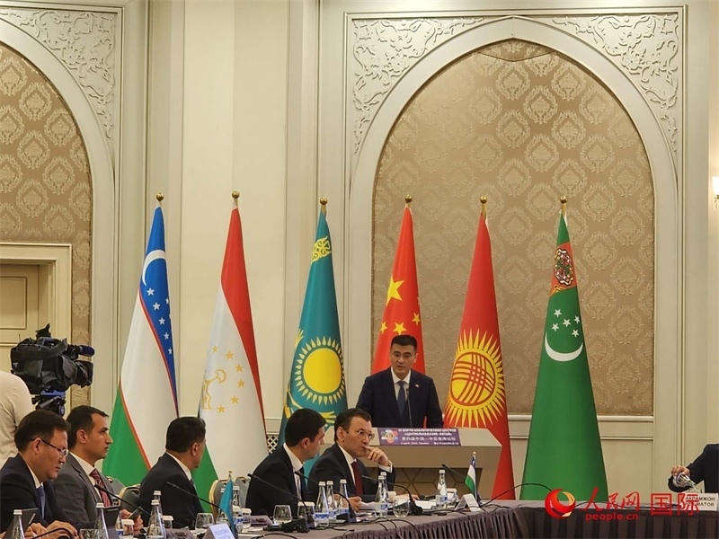 中國駐烏茲別克斯坦大使于駿致辭。人民網(wǎng)記者 李強(qiáng)攝