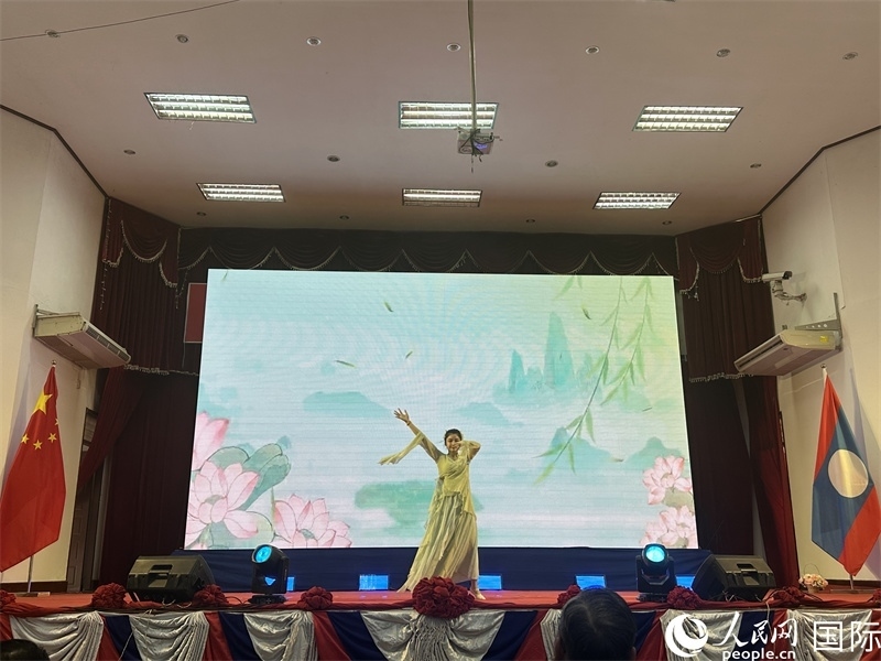 圖片：老撾選手參加第二十三屆漢語(yǔ)橋世界大學(xué)生中文比賽老撾賽區(qū)決賽。孫廣勇攝