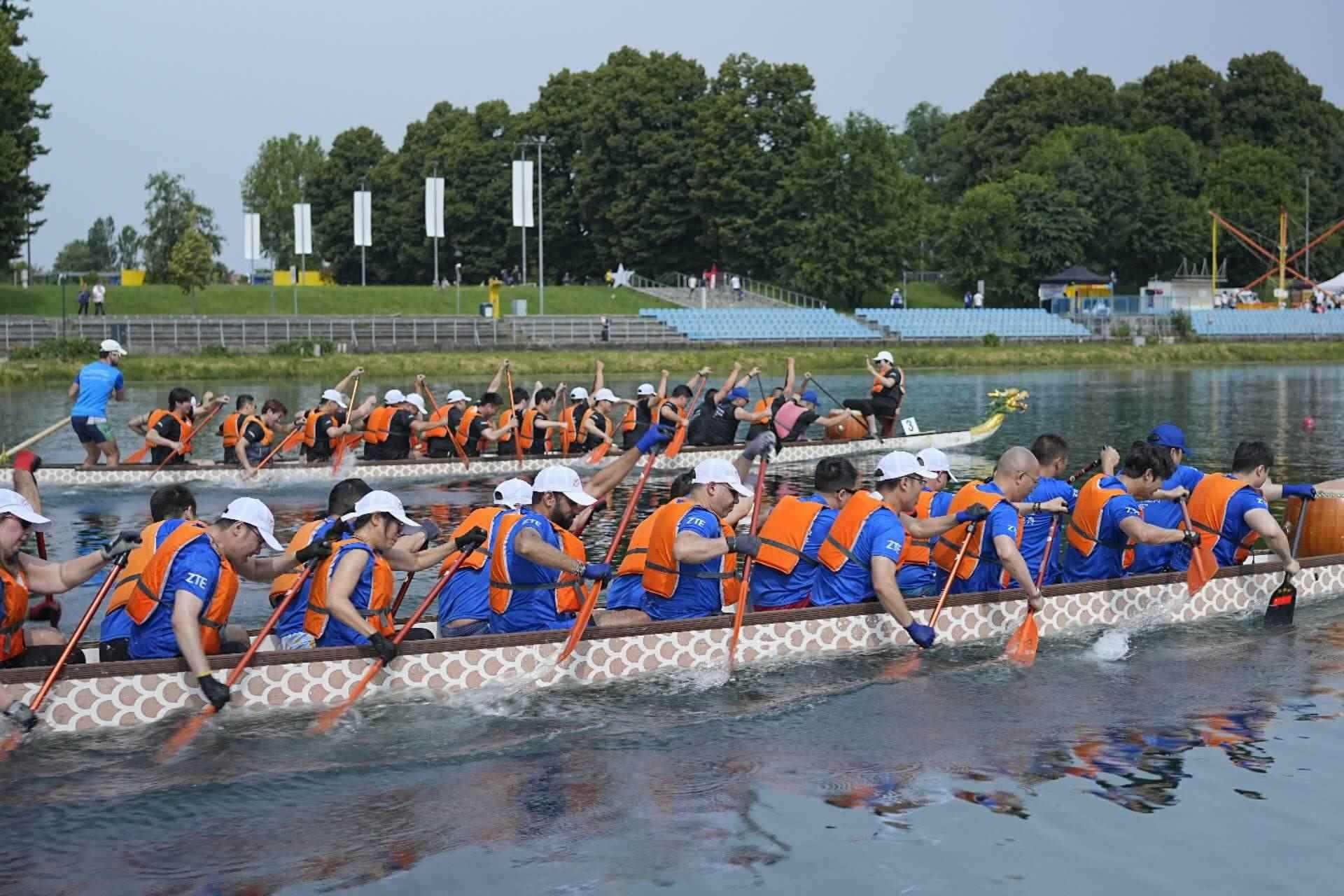 爭渡、爭渡，選手們你爭我奪，奮勇爭先。主辦方供圖