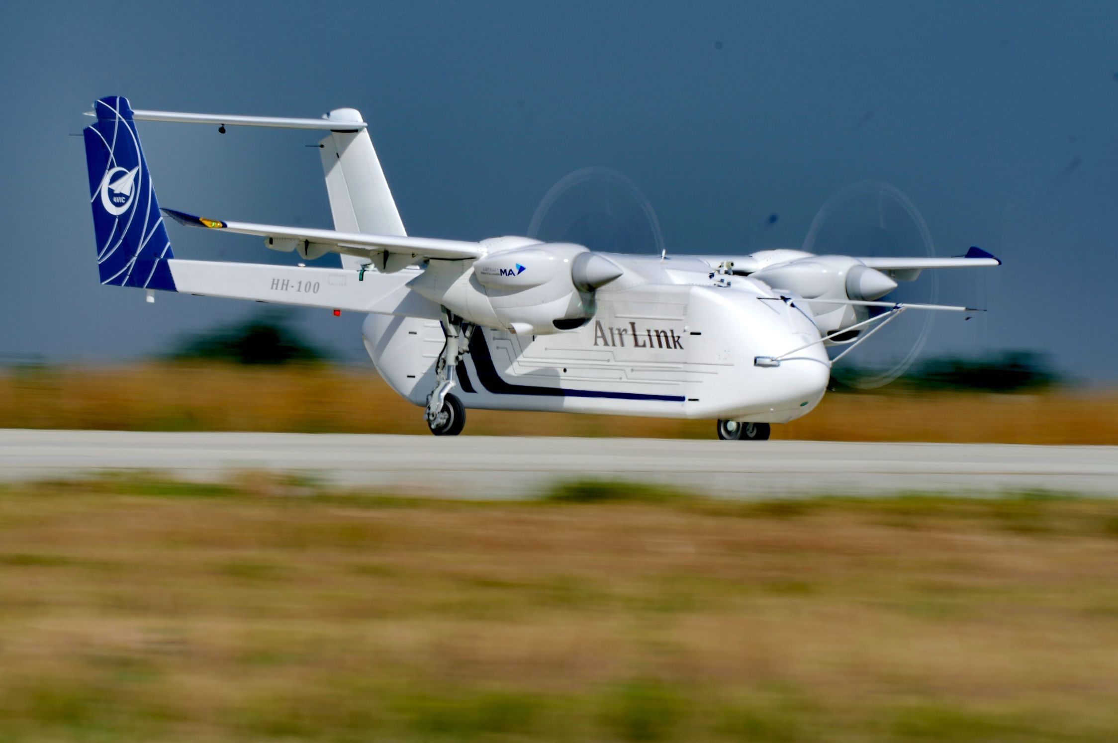 △2024年6月12日，HH-100航空商用無(wú)人運(yùn)輸系統(tǒng)驗(yàn)證機(jī)在西安藍(lán)田通用機(jī)場(chǎng)首飛成功。