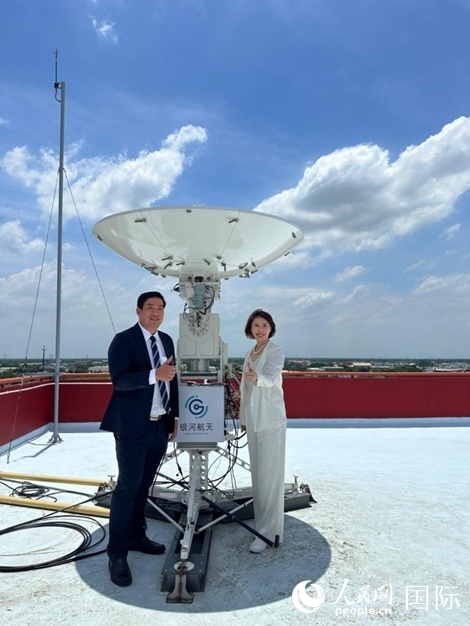 中泰兩國校企合作共贏。左為馬漢科理工大學校長帕納威·普卡亞多，右為銀河航天聯(lián)合創(chuàng)始人劉暢。人民網(wǎng)記者 簡承淵攝