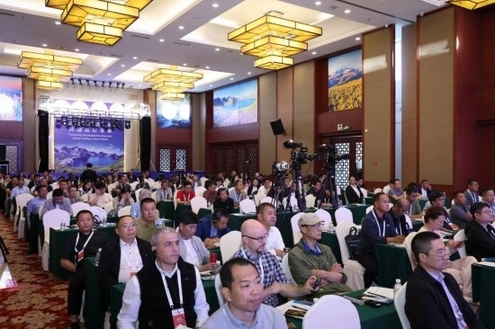  6月15日，“長(zhǎng)白山·世界地質(zhì)公園、世界生物圈保護(hù)區(qū)可持續(xù)發(fā)展會(huì)議”現(xiàn)場(chǎng)。新華社發(fā)