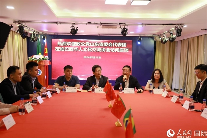 巴西華人文化交流協(xié)會(huì)主席上官劍鋒在座談會(huì)上致辭。人民網(wǎng)記者 宋亦然攝