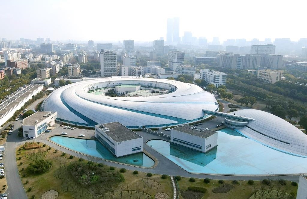 位于上海張江科學(xué)城的“上海光源”（2024年2月27日攝，無人機照片）。新華社記者 方喆 攝