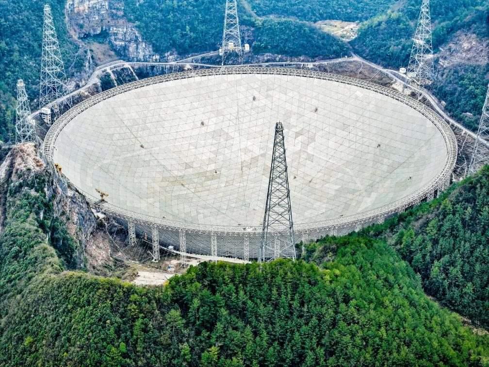 這是2024年2月26日拍攝的位于貴州的“中國天眼”（無人機全景圖片，維護保養(yǎng)期間拍攝）。新華社記者 歐東衢 攝
