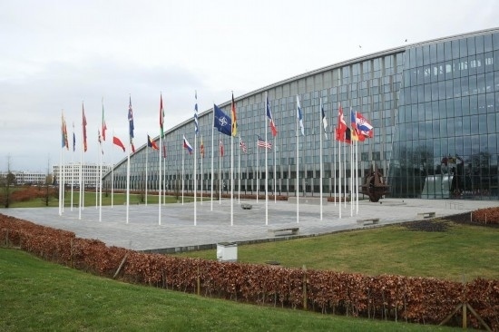  這是2月15日在比利時(shí)布魯塞爾拍攝的北約總部一角。為期一天的北約成員國(guó)國(guó)防部長(zhǎng)會(huì)議15日在比利時(shí)首都布魯塞爾結(jié)束。會(huì)議就加強(qiáng)北約的威懾和防御以及對(duì)烏克蘭的支持等問(wèn)題展開討論。新華社記者趙丁喆攝