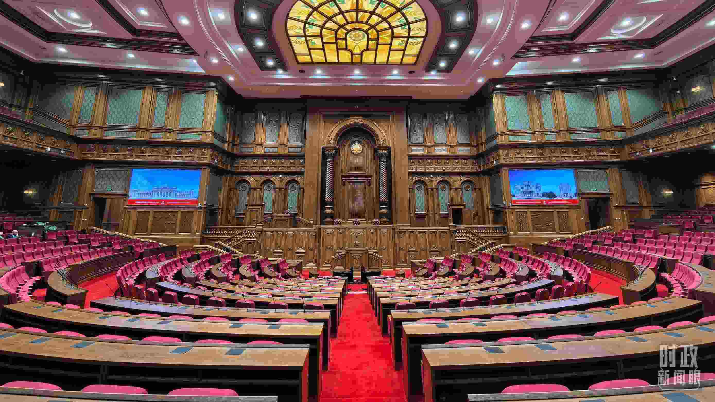 △中方援建塔議會(huì)大樓內(nèi)的聯(lián)席議會(huì)廳。（總臺(tái)央視記者陸泓宇拍攝）