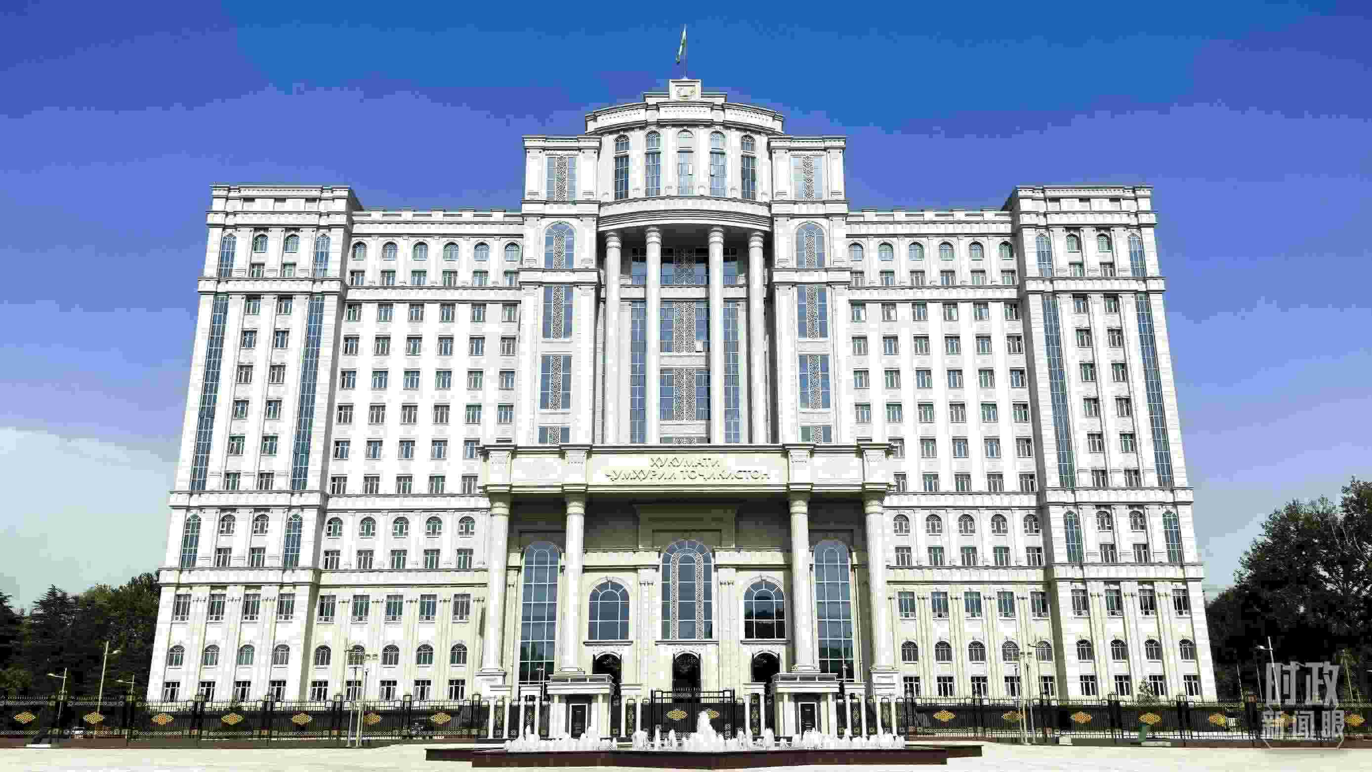 △中方援建塔政府大樓。（總臺(tái)央視記者鄂介甫拍攝）