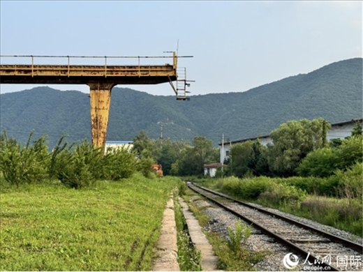 通鋼產(chǎn)品通過鐵路運輸出場。人民網(wǎng) 謝瑩攝