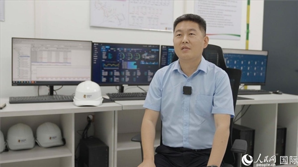 哈薩克斯坦能源投資公司副總經(jīng)理、總工程師張亮在接受人民網(wǎng)記者采訪。 人民網(wǎng)記者 葛泰佚攝