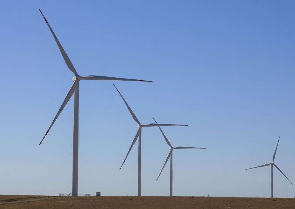 這是中哈合作的哈薩克斯坦札納塔斯100兆瓦風(fēng)電項(xiàng)目（2022年9月13日攝）。新華社發(fā)（德米特里·瓦西連科 攝）