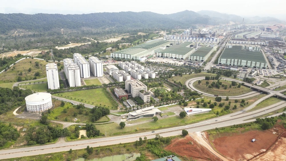 這是2024年6月13日在馬來西亞彭亨州拍攝的馬中關(guān)丹產(chǎn)業(yè)園（無人機(jī)照片）。新華社記者 程一恒 攝