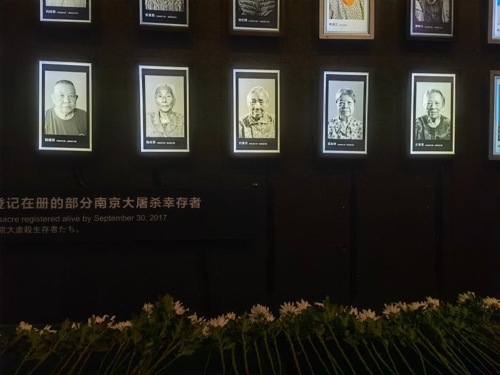 7月18日，侵華日軍南京大屠殺遇難同胞紀念館內舉行“熄燈”悼念儀式，為今年離世的5位幸存者老人送行。新華社記者邱冰清 攝