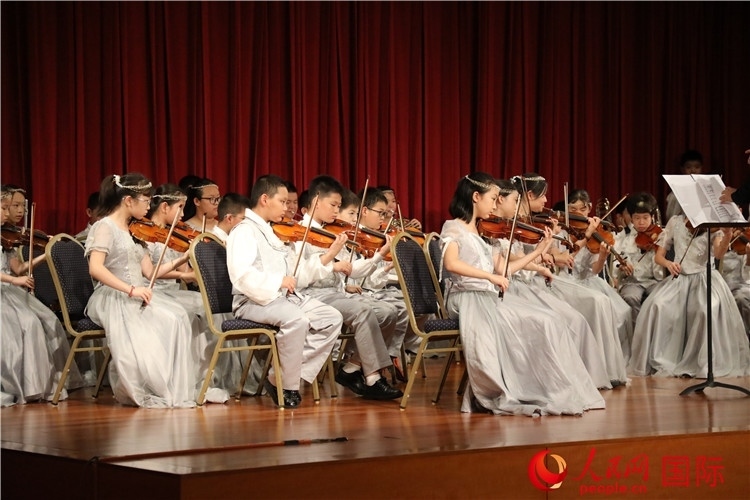 北京市學(xué)生金帆藝術(shù)團(tuán)的學(xué)生們演奏音樂。人民網(wǎng)記者 李志偉攝