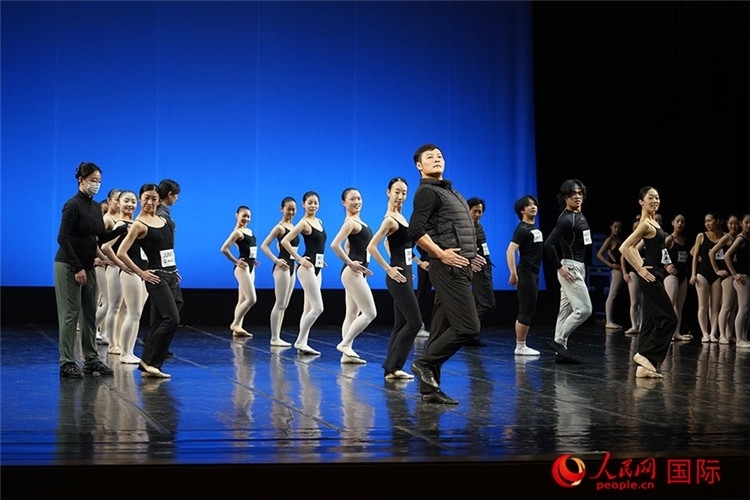 3月26日，松山芭蕾舞團(tuán)青年代表團(tuán)成員在中央芭蕾舞團(tuán)交流學(xué)習(xí)。人民網(wǎng)記者 張麗婭攝