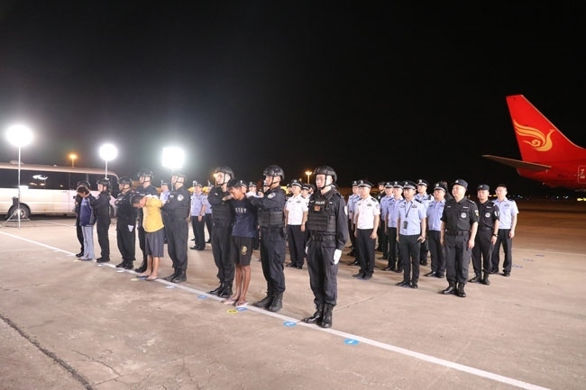 押解現(xiàn)場(chǎng)。公安部供圖