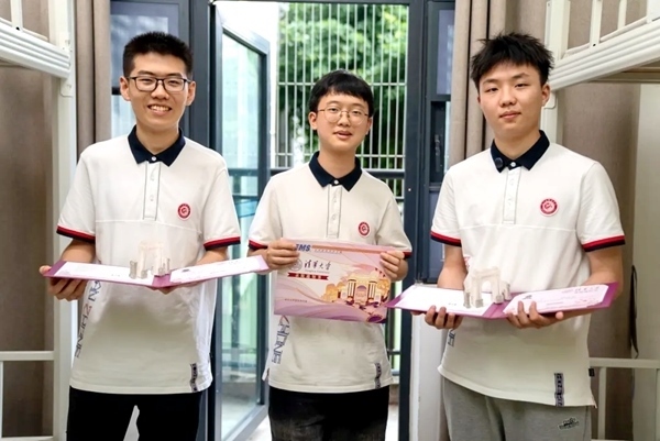 王子源（左）、母翰堯（中）、郭洋君（右）。清華大學供圖