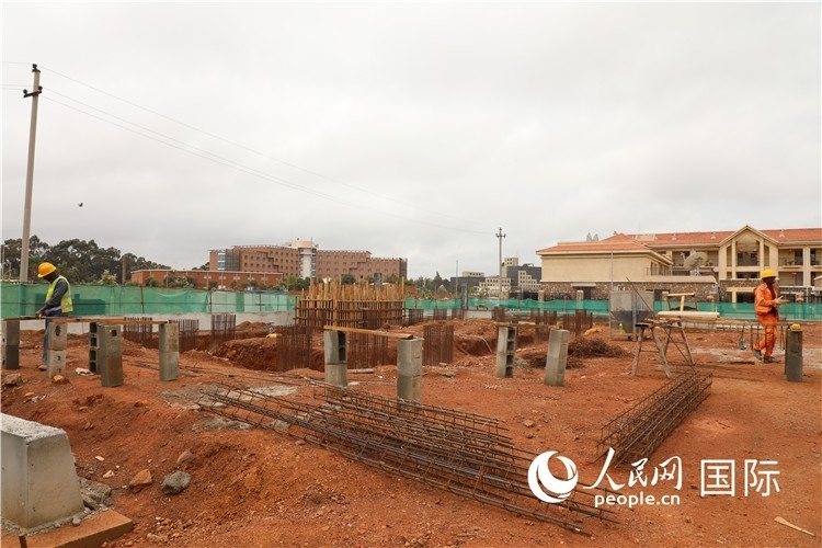 圖為孔子學(xué)院項目施工現(xiàn)場。人民網(wǎng)記者 沈小曉攝。