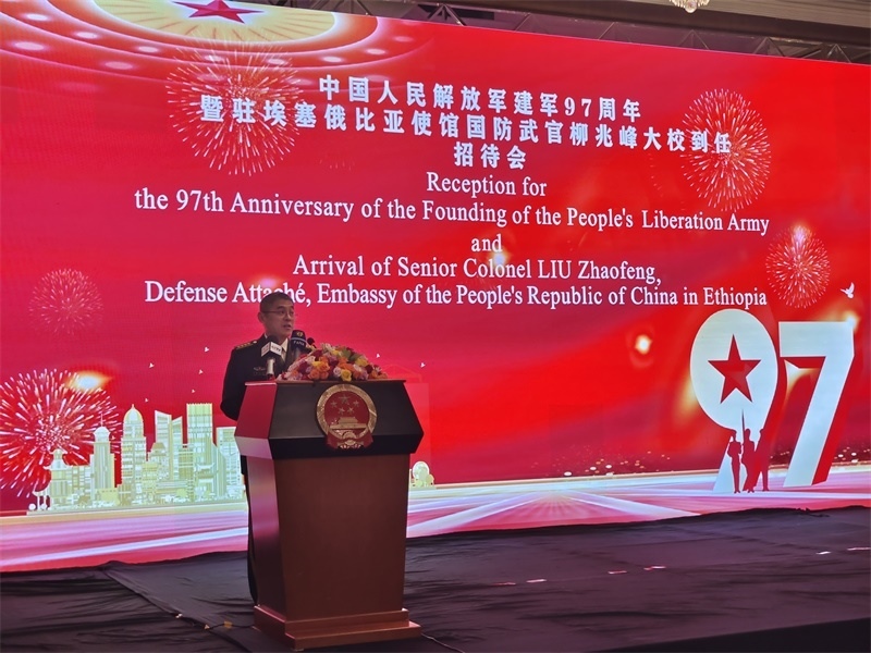 中國(guó)駐埃塞俄比亞使館國(guó)防武官柳兆峰致辭。攝影江絳