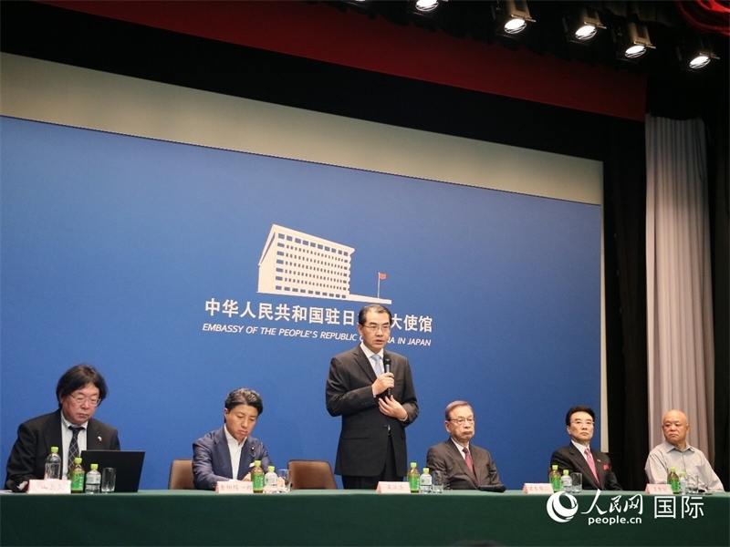 中國駐日本大使吳江浩（左三）致辭。人民網(wǎng) 許可攝