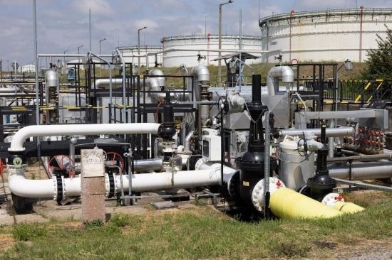 這是2022年5月24日在匈牙利薩茲豪隆包陶多瑙河煉油廠拍攝的連接匈牙利和俄羅斯的“友誼”輸油管道入口點(diǎn)。新華社發(fā)（弗爾季·奧蒂洛攝）