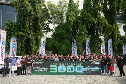 8月3日，中國(guó)車企奇瑞在雅加達(dá)舉行活動(dòng)，慶祝在印尼交付第3000輛電動(dòng)汽車OMODA E5。奇瑞汽車印度尼西亞銷售公司供圖