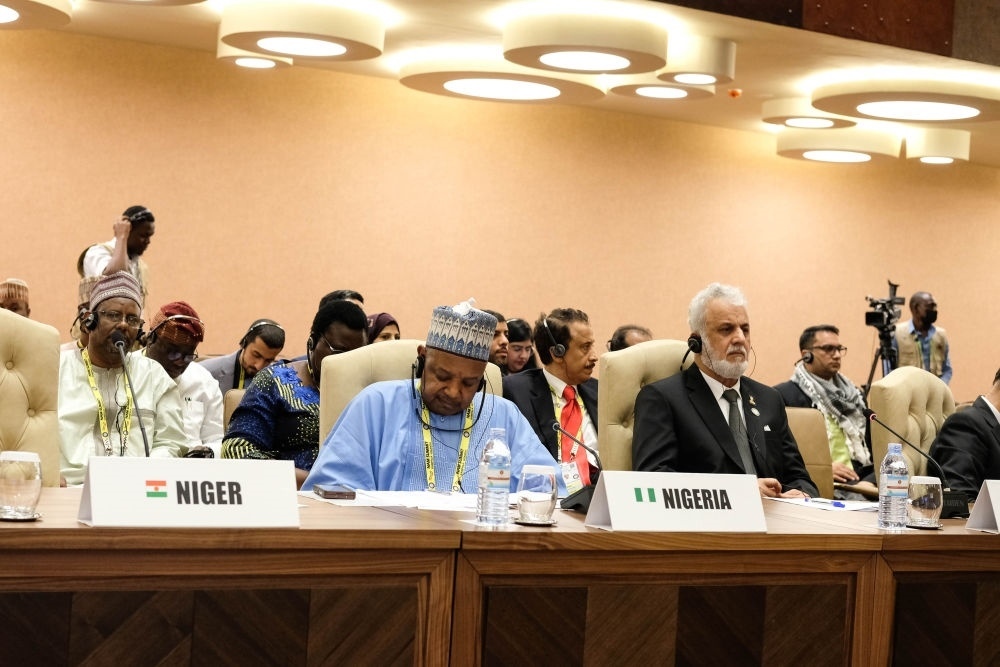 1月20日，與會代表出席在烏干達(dá)首都坎帕拉舉行的不結(jié)盟運(yùn)動第19次峰會閉幕式。新華社發(fā)（阿佳拉·納瓦達(dá)攝）