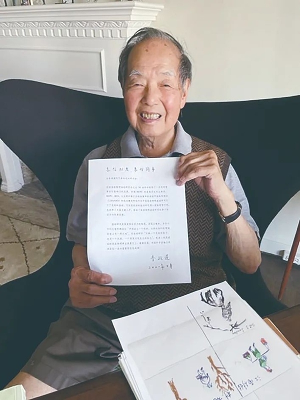 李政道先生曾面對(duì)鏡頭展示給中國(guó)高能物理事業(yè)的寄語(yǔ)。圖片來(lái)源：中國(guó)科學(xué)報(bào)